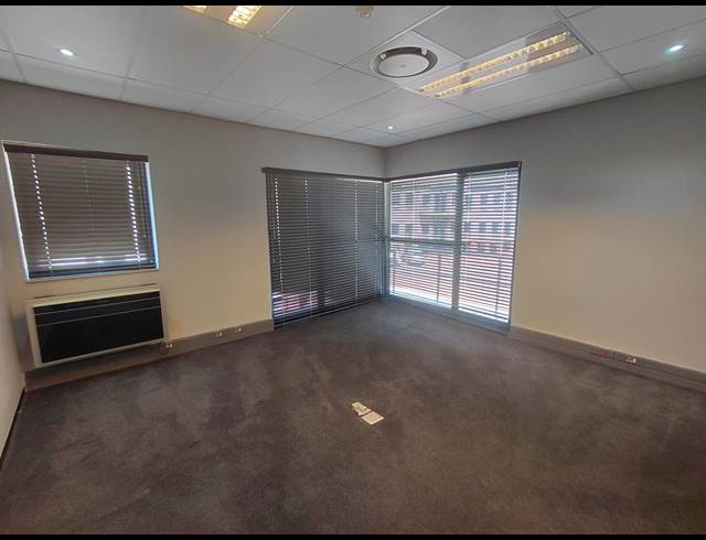 148M² OFFICE TO LET IN FOURWAYS GARDENS